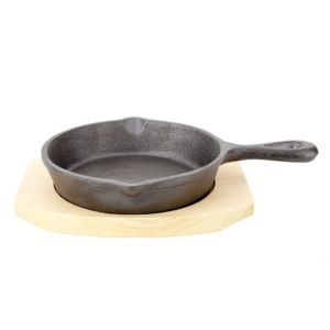 Frying pan on wooden base 135mm dia - code 1495207